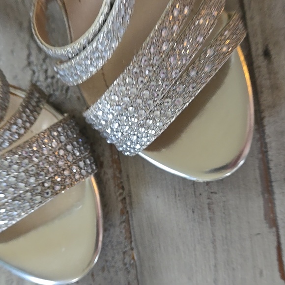 Bandolino Glittering Rhinestone Silver Strappy Open Toe Heels Rhinestone - Picture 13 of 13